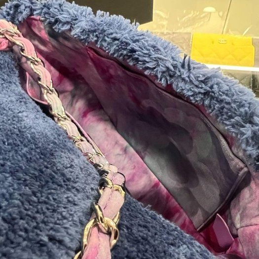 東區正精品㊣CHANEL 近全新香奈兒深藍色毛巾布毛毛銀鍊銀扣口蓋包斜背包 RZ6377-14