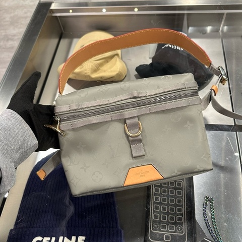LV秀款🌟Louis Vuitton LV 鈦合金老花郵差包｜Classic Trend CT精品｜台北東區實體