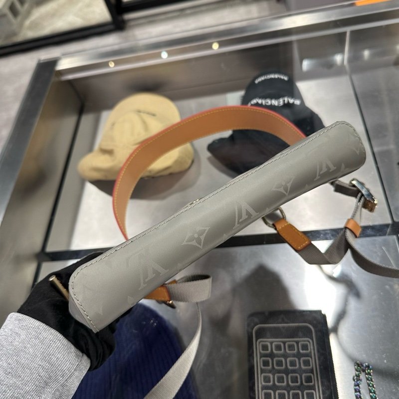 LV秀款🌟Louis Vuitton LV 鈦合金老花郵差包|Classic Trend CT精品|台北東區實體-4