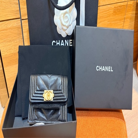 Chanel boy金扣三摺荔枝牛皮短夾，全新未使用💝