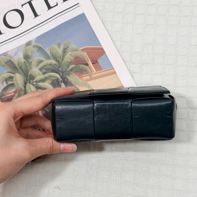 BV Mini Candy Cassette 6格小方包-3