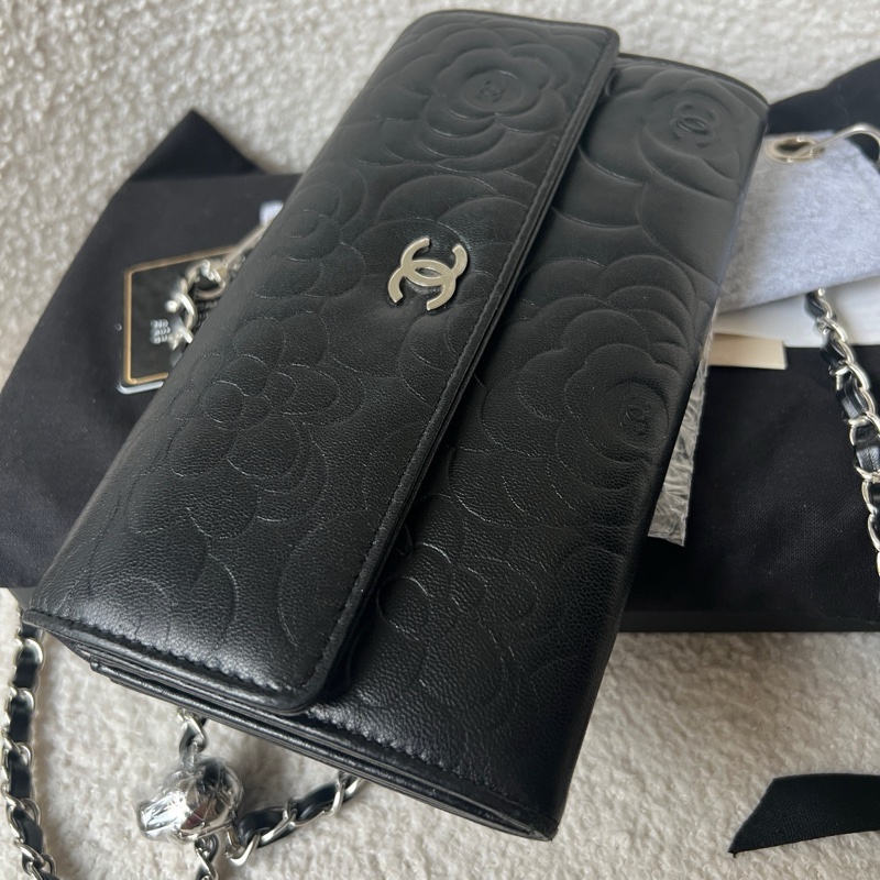 CHANEL香奈兒 山茶花長款錢包 黑色壓紋銀扣 經典山茶花浮雕-6
