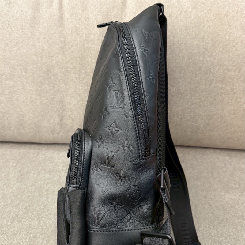 LV黑壓紋單肩包-2