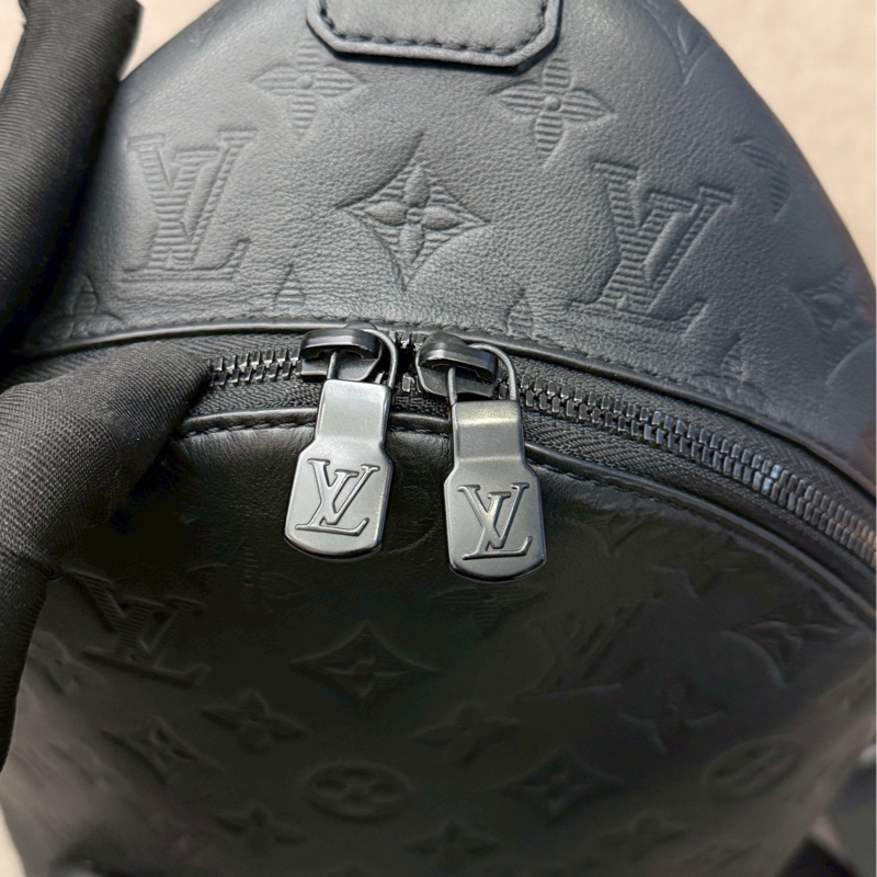 LV黑壓紋單肩包-3