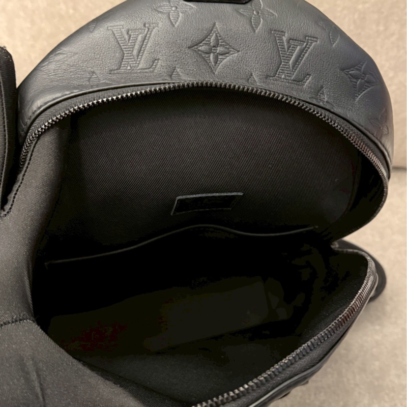 LV黑壓紋單肩包-6