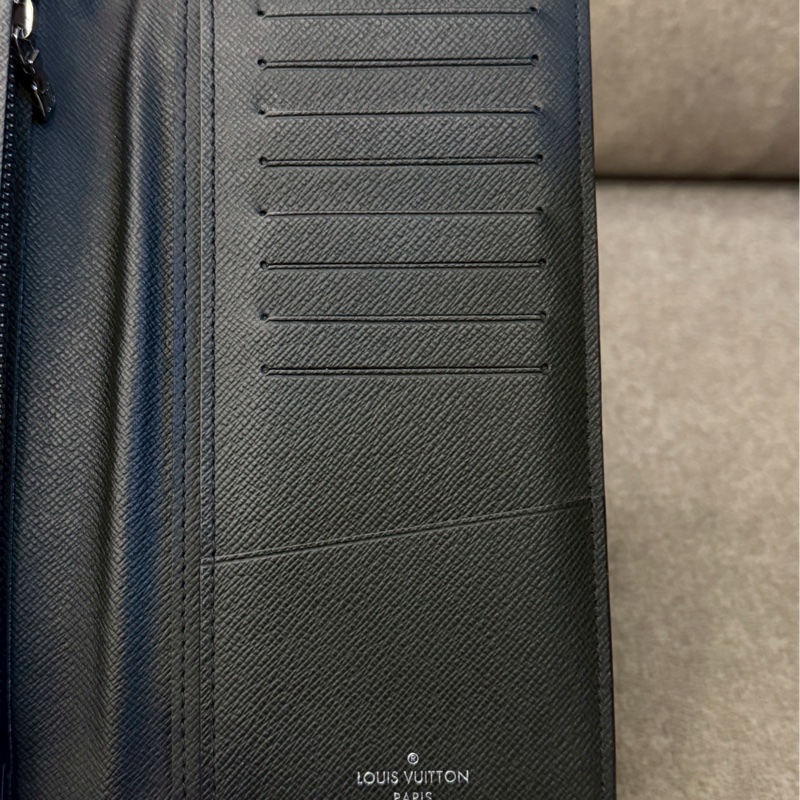 LV黑老花對開長夾-3