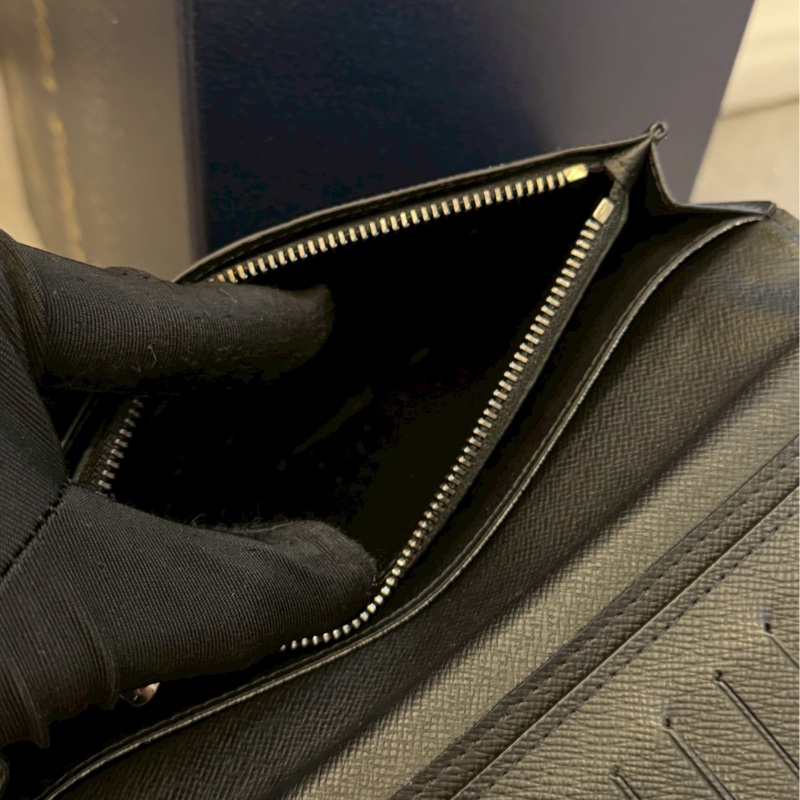 LV黑老花對開長夾-7