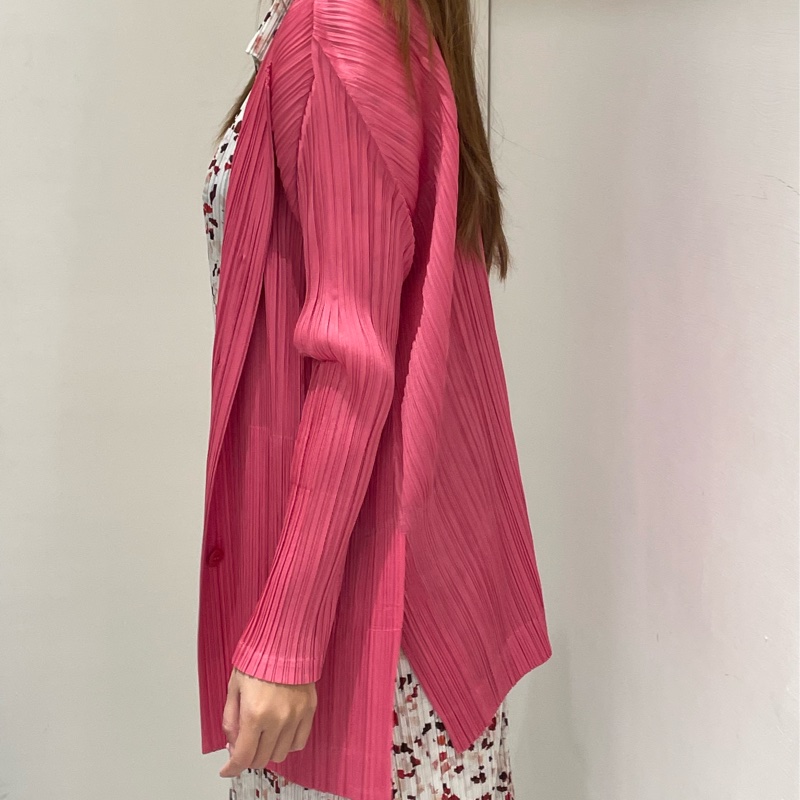 ▪️富貴選物FUGUEI▪️PP 三宅一生 杜鵑粉 開領排扣外套-2