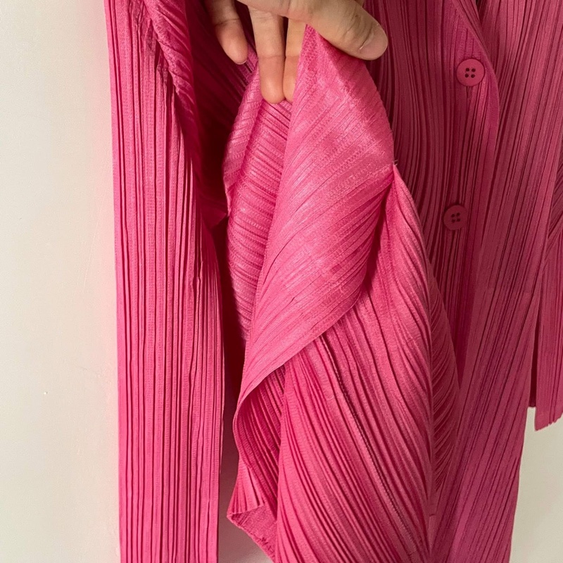 ▪️富貴選物FUGUEI▪️PP 三宅一生 杜鵑粉 開領排扣外套-9