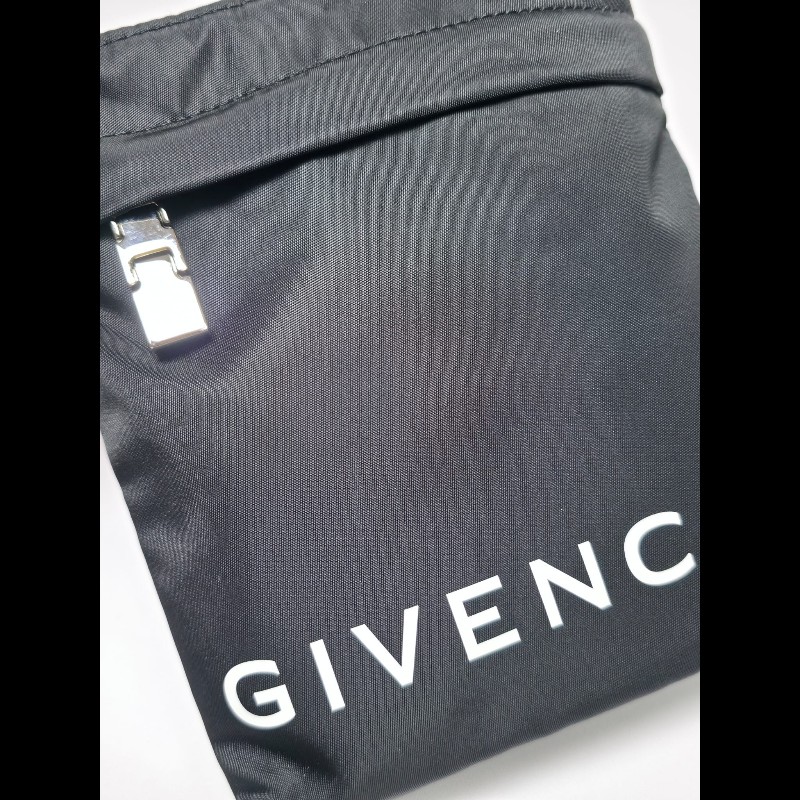 Givenchy 黑色Logo Print 斜背包-11