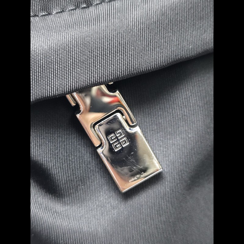 Givenchy 黑色Logo Print 斜背包-13