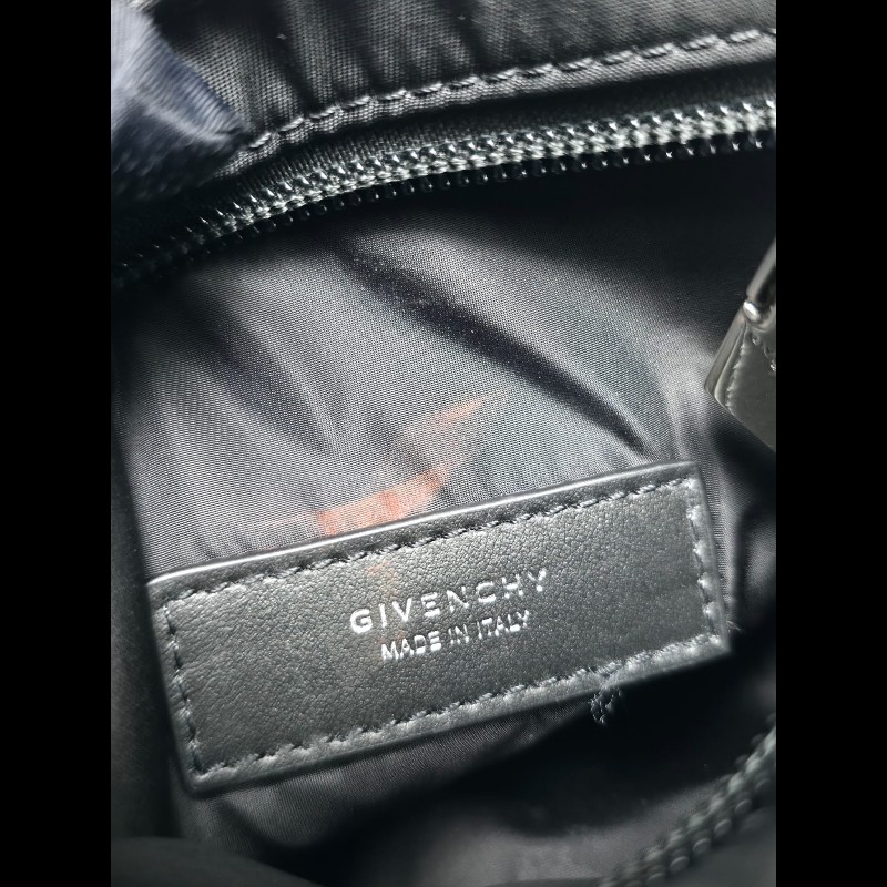 Givenchy 黑色Logo Print 斜背包-19