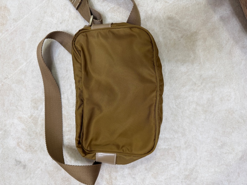 Prada vintage相機斜背包-6