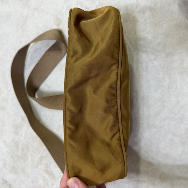 Prada vintage相機斜背包-7