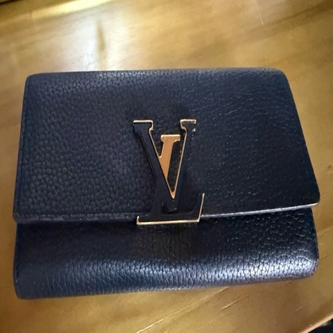 LOUIS VUITTON Capucines Wallet color Black