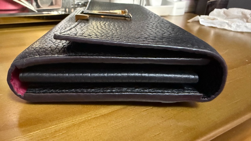 LOUIS VUITTON Capucines Wallet color Black-5