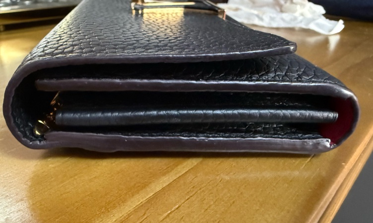 LOUIS VUITTON Capucines Wallet color Black-7
