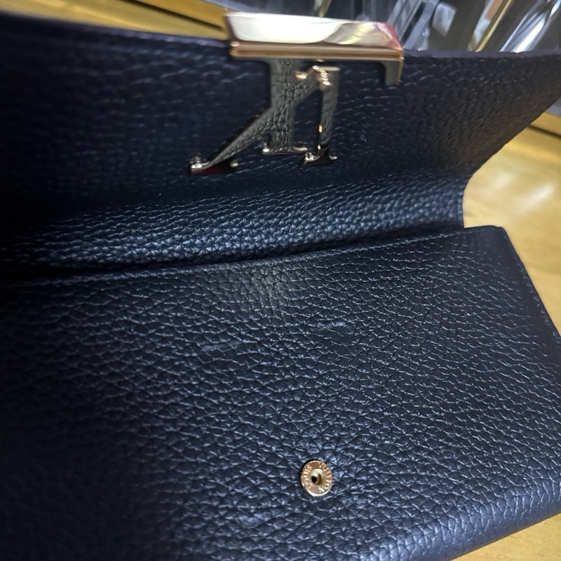 LOUIS VUITTON Capucines Wallet color Black-13