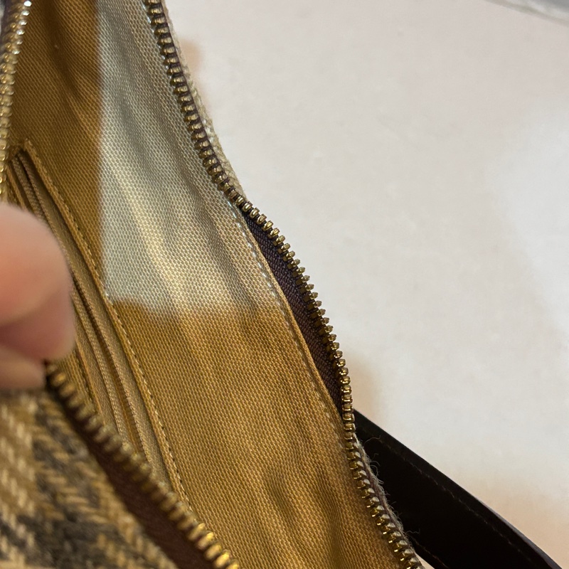 BURBERRY 毛呢hobo包(附塵袋-36