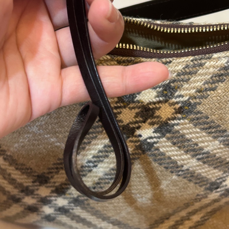 BURBERRY 毛呢hobo包(附塵袋-42