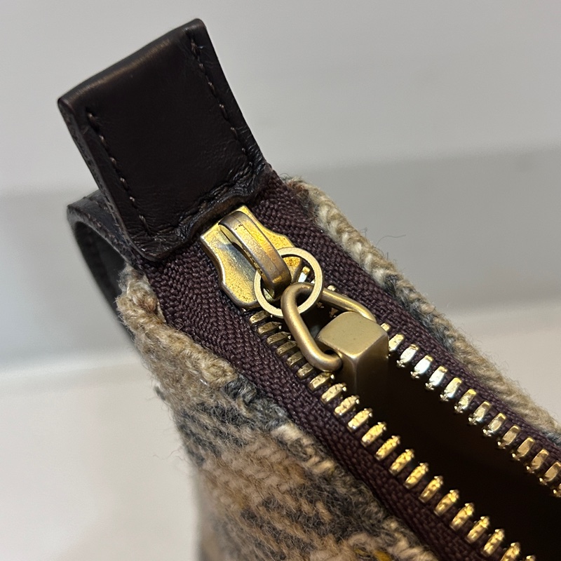 BURBERRY 毛呢hobo包(附塵袋-44