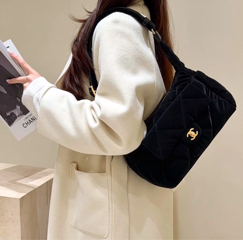 閒置 Chanel 25n coco neige hobo 滑雪系列肩背包-0
