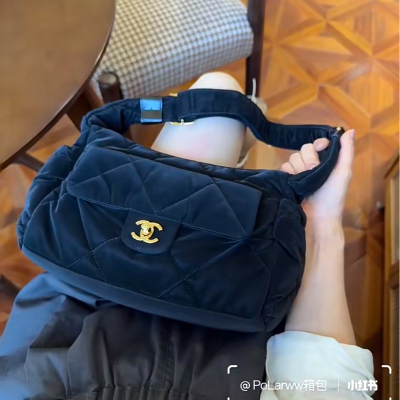 閒置 Chanel 25n coco neige hobo 滑雪系列肩背包-1