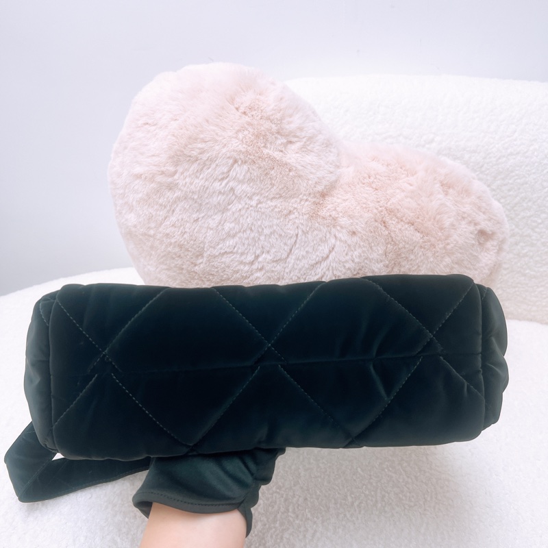 閒置 Chanel 25n coco neige hobo 滑雪系列肩背包-5