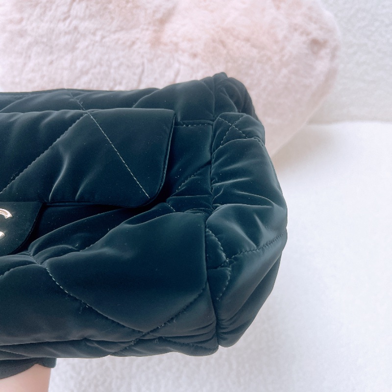 閒置 Chanel 25n coco neige hobo 滑雪系列肩背包-6