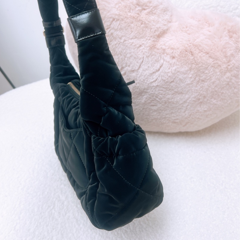 閒置 Chanel 25n coco neige hobo 滑雪系列肩背包-9