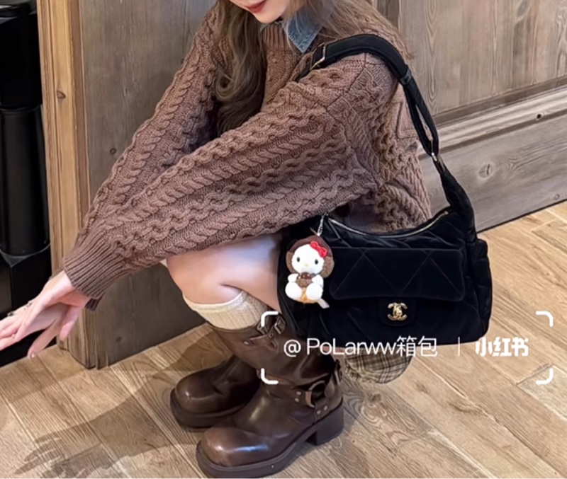 閒置 Chanel 25n coco neige hobo 滑雪系列肩背包-16