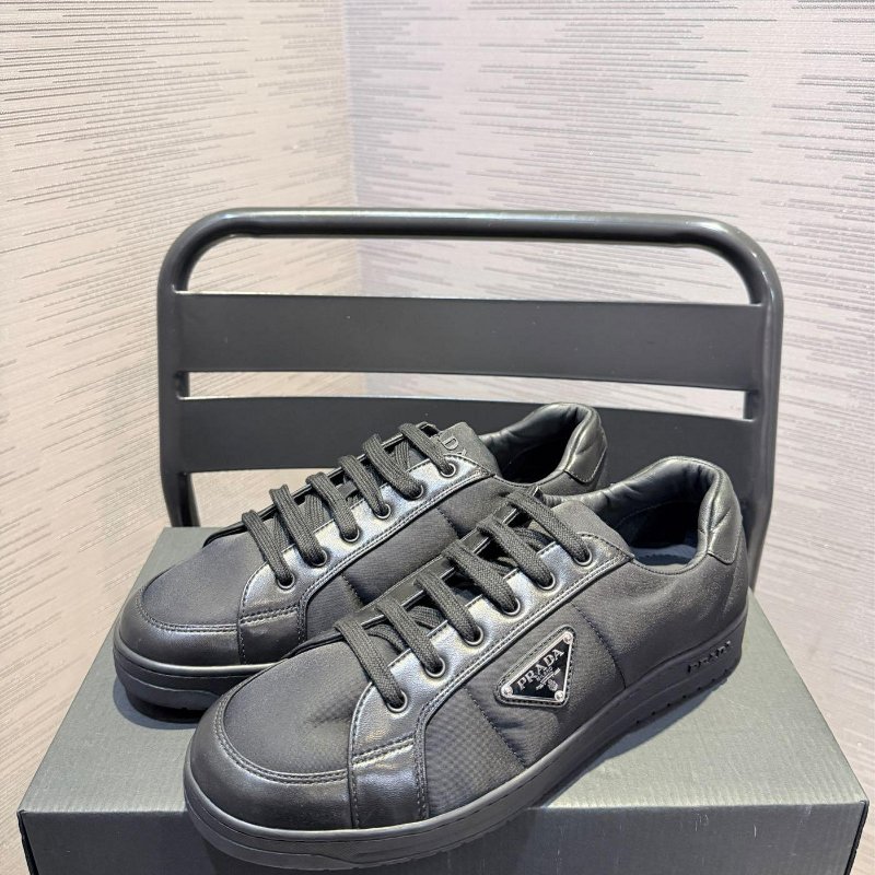 💎Han's house精品服飾💎Prada 小羊皮 拼接防水尼龍鞋 原價36000-0