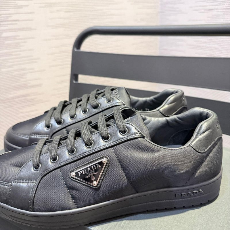 💎Han's house精品服飾💎Prada 小羊皮 拼接防水尼龍鞋 原價36000-1