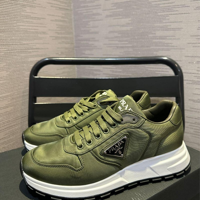 💎Han's house精品服飾💎Prada 小牛皮 拼接 水尼龍鞋 原價35000-0