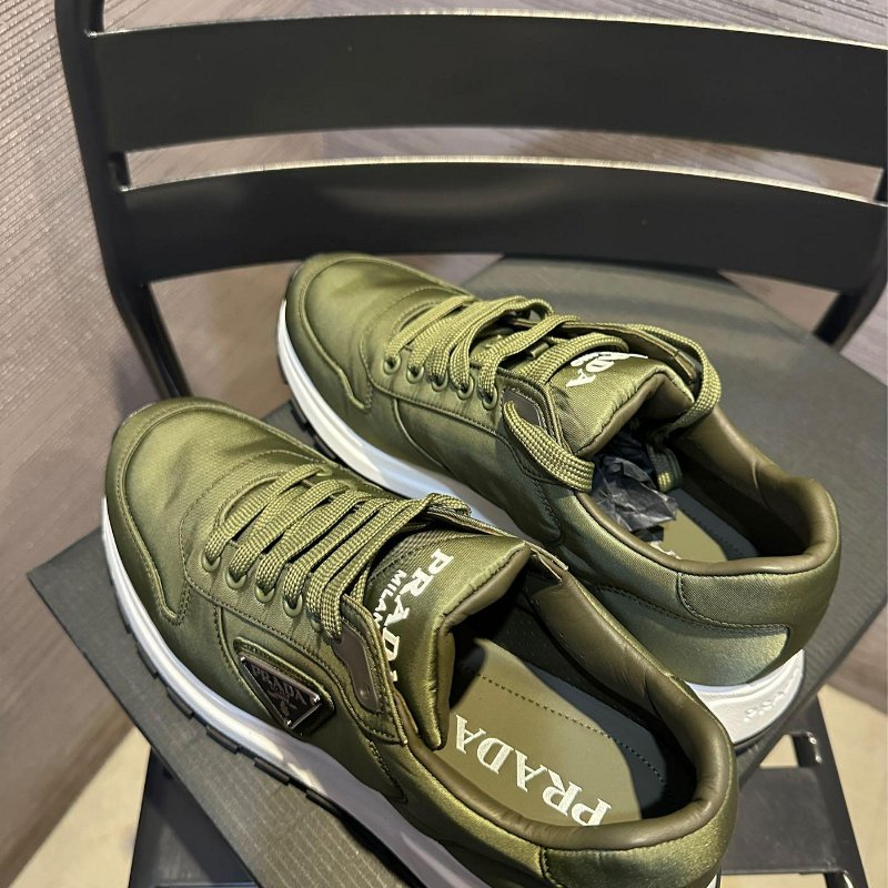 💎Han's house精品服飾💎Prada 小牛皮 拼接 水尼龍鞋 原價35000-1