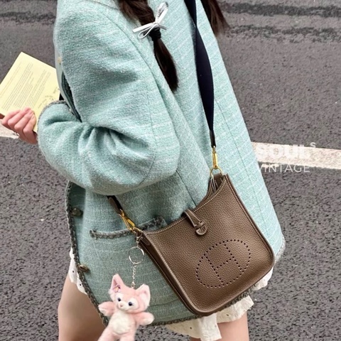 ✨Hermes mini Evelyne 大象灰金藍肩帶 99新 🈶購證 時尚與經典並存🤎