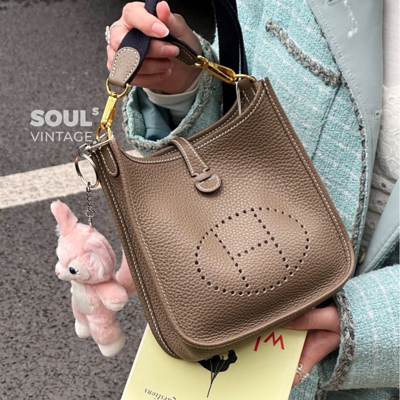 ✨Hermes mini Evelyne 大象灰金藍肩帶 99新 🈶購證 時尚與經典並存🤎-1
