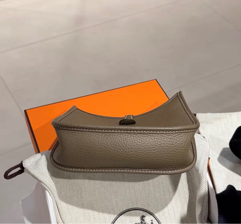 ✨Hermes mini Evelyne 大象灰金藍肩帶 99新 🈶購證 時尚與經典並存🤎-9