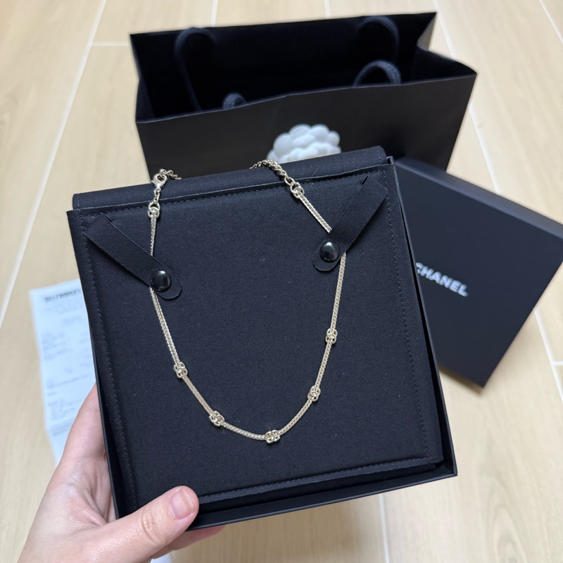 Chanel 5 花銀色頸鏈 全新-2