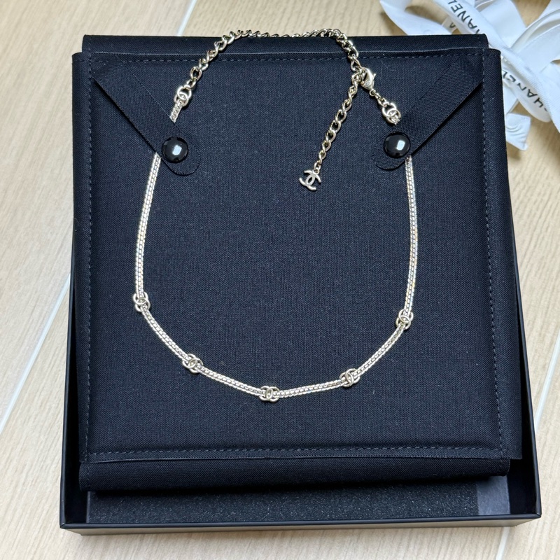 Chanel 5 花銀色頸鏈 全新-4