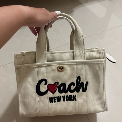 Coach 愛心圖案CARGO托特手袋