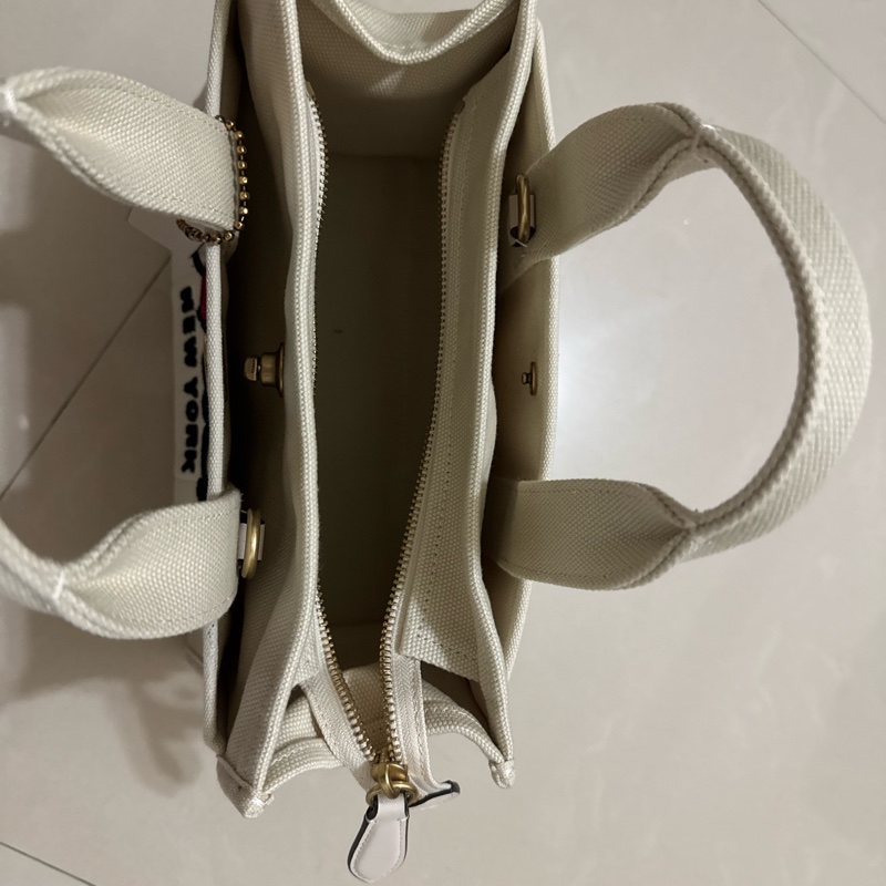 Coach 愛心圖案CARGO托特手袋-8