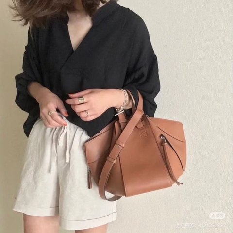 🈶購證❤️ loewe #hammock #吊床包 #焦糖色 #小號