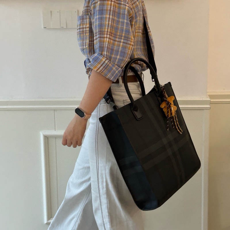 Burberry 格紋公事包-1