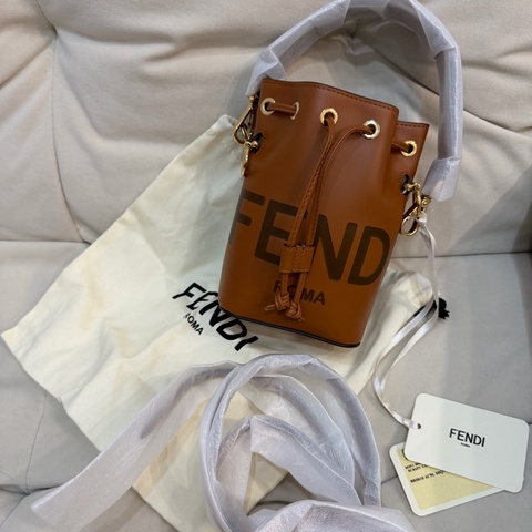 Fendi 水桶包 全新 未使用品 配件如圖