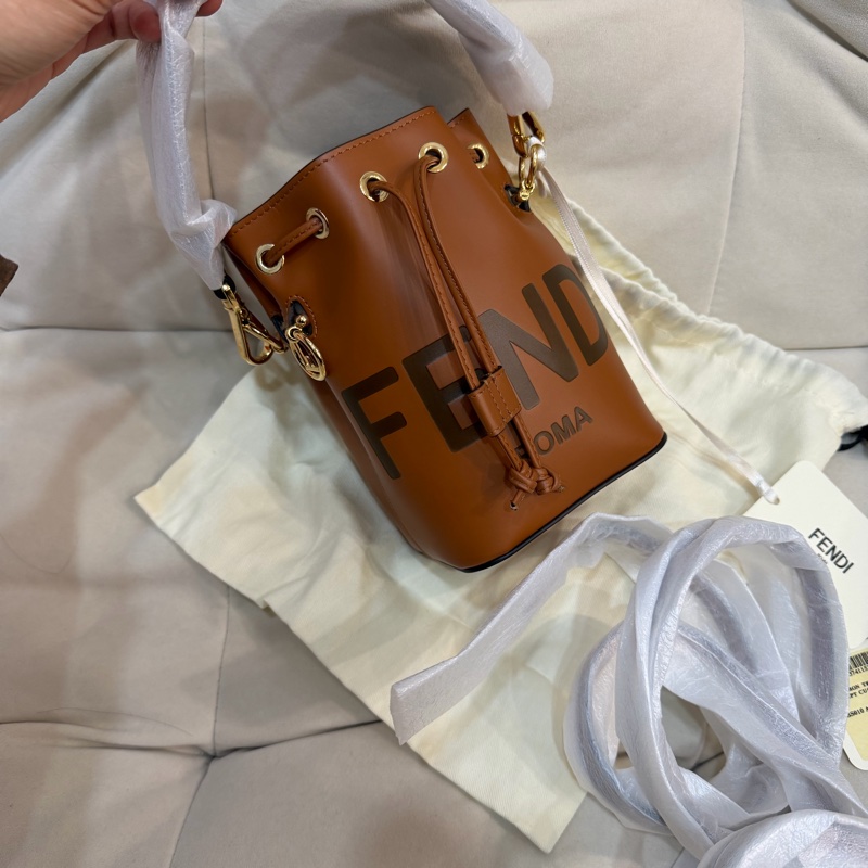 Fendi 水桶包 全新 未使用品 配件如圖-1