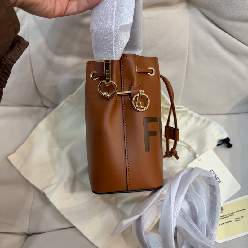 Fendi 水桶包 全新 未使用品 配件如圖-2