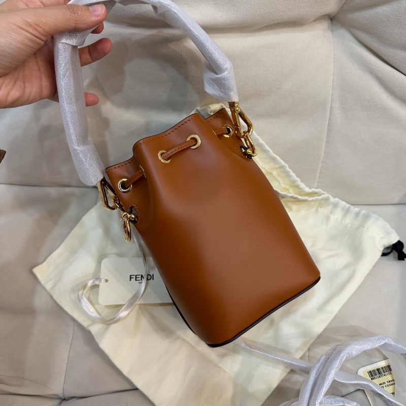 Fendi 水桶包 全新 未使用品 配件如圖-3