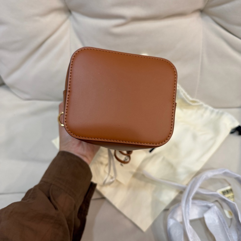Fendi 水桶包 全新 未使用品 配件如圖-4