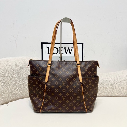 LV/路易威登 老花滿印奶瓶托特包